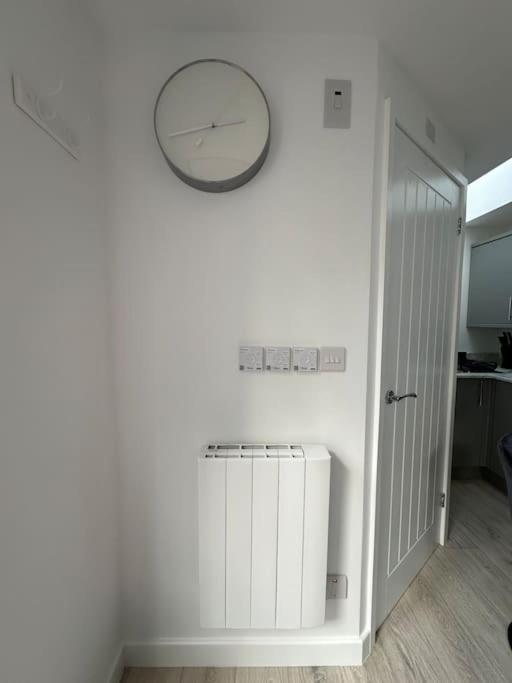 Whitsun Studio - Brand New Listing! Бристол Екстериор снимка